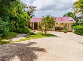 Chalet Lulu with Solar Power and Hot Tub in Guaynabo