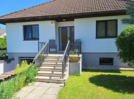 House with garden close to Vienna & Airport, Hotel in Maria Ellend