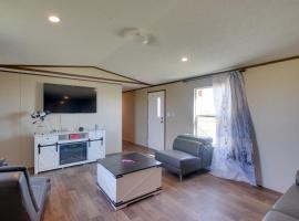 El Reno에 위치한 호텔 Secluded El Reno Retreat w/ Private Fishing Lake!