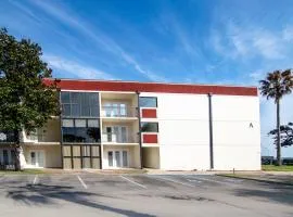 Cozy 2 bed 2 bath condo at the beachside Ocean Club Villas