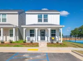 BRAND NEW, Fully Furnished, 3 Bedroom Cottage!