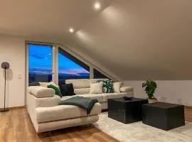 MaMa-Apartments - Stylisches Apartment mit Netflix, Balkon und und kostenlosem Parkplatz - 125 qm