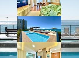 Apto em Condominio Frente Mar com Piscinas Spa Sala de Jogos Quadra de Futebol e Espaco Kids Ideal para Familias, Hotel in Barra Velha