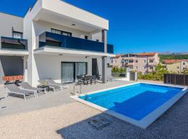 Villa Dalmatia, new modern villa with swimming pool near Zadar, ξενοδοχείο σε Posedarje