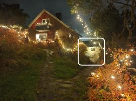 Cozy apt in 50s villa 10 min tram ride to city, Hotel in Göteborg