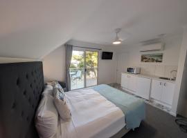 彩虹之旅假日公寓酒店，位于彩虹海滩的酒店