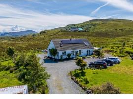 Burnside Cottage & Caravan Woodend, khách sạn ở Portree