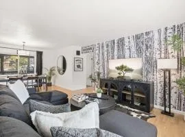 Moody Modern Getaway Walk to CSU and City Park