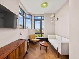 Freeman 903 by Rove 1BR Condo with Shared Amenities, hotel v destinaci New York