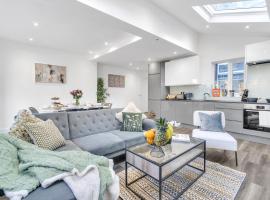 Comfortable & Deluxe 2 Bedroom Flat in Hendon, hotel in The Hyde