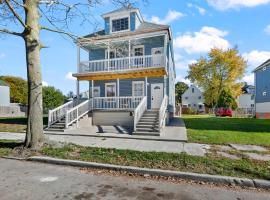 Downtown Detroit 3BR • Free Parking • Wi-Fi, hotel in Dearborn