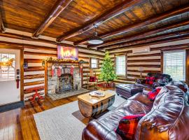 Family Holiday Cabin in Kentucky with Hot Tub!, hotel em Bloomfield