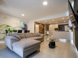 Large Luxury 2-Bed Apartment - Central St Julians