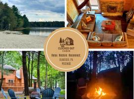 Cozy Poconos Cabin, hotel in Blakeslee