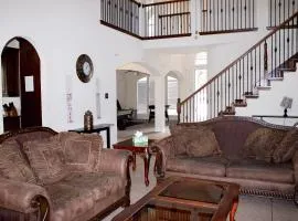 Spacious 6BR Home Sleeps 12 with Game Room near PGA Frisco and Universal Kids