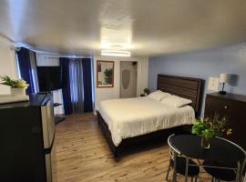 Private Room - Shared Bathroom, hotel in Perth Amboy