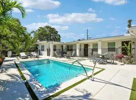 Downtown WPB studio D - w full kitchen