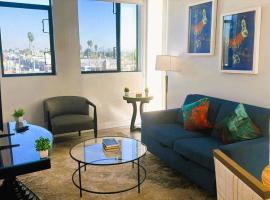 Melrose Luxe Retreat near The Grove，位于洛杉矶的酒店