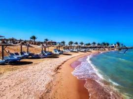 Nubia Aqua Beach Resort, hotel com estacionamento em Banī Ghālib