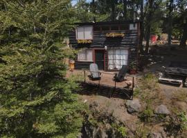 Cabaña con terraza vista al río en Roca Truful, Hotel in Melipeuco