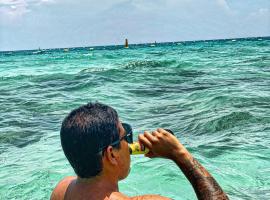 Hostel Bunker Perú, hotel v destinaci Playa Blanca