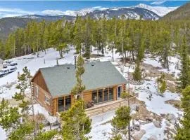 Cozy Mountain Cabin with Stunning Views