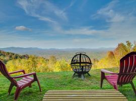 4 Mi to Stratton! Group Getaway with Deck and Views, hotel in Stocker Acres
