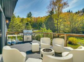 Luxe 5,000 Sq Ft Retreat 5 Mi to Stratton Resort, hotel in Stocker Acres
