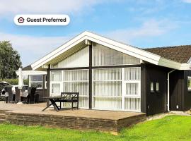 Spacious Retreat with Fjord View - By Traum Ferienwohnungen, hotel v destinaci Egernsund