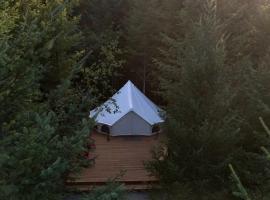 Cute Bell Tent in Carson for Columbia Gorge Glamping in Washington，位于Carson的豪华帐篷营地