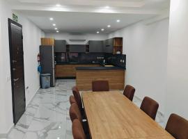 Large Deluxe Apartment, hotel in St Paul's Bay