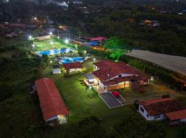 Milagros km30, hotel in Dagua