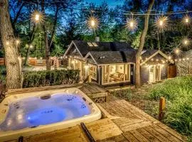 Charming Cozy Cabin with Hot-tub in Gary, Indiana