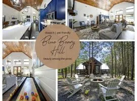 Breathtaking Luxurious Cabin with Fire Pit, Screened Beautiful Porch and Jacuzzi in Oklahoma