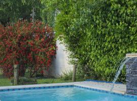 Quinta Los Sauces, hotel v destinaci San Miguel del Monte