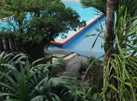 Hotel & Restaurante Tabacones، فندق في Guácimo