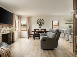 Modern Nest - Cozy & Free Parking, hotel a Edgewood