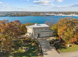 Family Lake Retreat Private Beach Dock Views, hotel em Stillwater