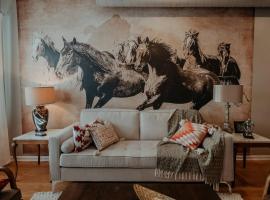 Stylish City Condo Near Top Restos & Nightlife, căn hộ chung cư cao cấp ở Louisville