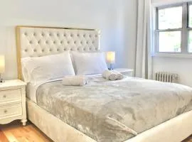 2-Bedroom Apartment 15 Minutes From Manhattan in LIC Astoria Queens