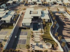 Platinum @Elemento49 Pool Pickleball Sleeps 18, ξενοδοχείο σε Desert Groves Mobile Home Park