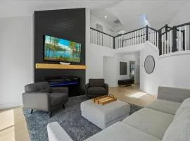 Lake, Hot Tub, Golf Retreat