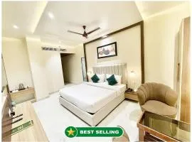 Hotel Jeeva Varanasi Vedagam Inn Near Kashi Vishwanath Temple- Dashashwamedh Ghat Ganga Arti - Free Wi-Fi- Parking - Lift and Restaurant - Fully Air Conditioning Luxuary Rooms- Best Family Stay Luxuary Hotel