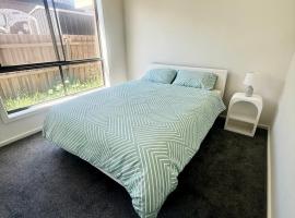 Peaceful Private Room in Wyndham Vale, hotel in Wyndham Vale