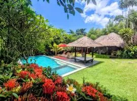 Quiet & Relaxing 6BR Stay in Pererenan Breakfast Included