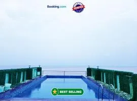 A Luxury Sea View Hotel - The B S Palace ! near Main temple & All main places - Fully Air Conditioned rooms with all Facilities & Amenities - Parking & Multi Cuisine Restaurant Availability