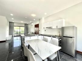 Sky Hotel - Cinema rooms & Apartments - Free laundry: Sihanoukville şehrinde bir otel