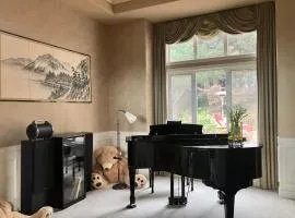 1 BR in a Lakeview House Near Redmond DT