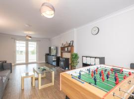 Cozy 4BR Walk To Huddersfield Hospital Game Wifi, hotel en Lindley