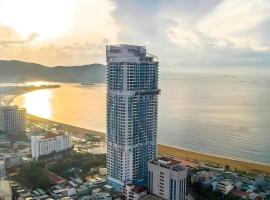 TMS Quy Nhơn Grand SeaView Condotel，歸仁的附設泳池的飯店